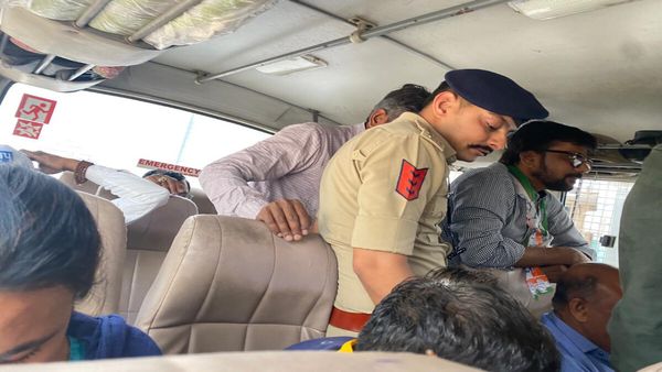 કેજરીવાલની ધરપકડનો વિરોધ કરી રહેલ આપ અને કોંગ્રેસ કાર્યકર્તાઓની ધરપકડ