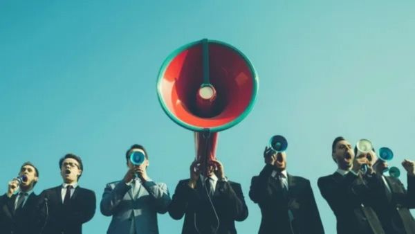 Lok Sabha Elections 2024: દરેક પરિવારને ગાય, બધા માટે બિયર..., ચૂંટણી જીતવા માટે અપાયા છે વિચિત્ર વચનો