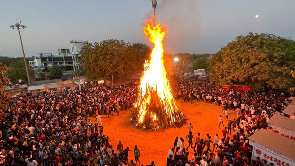 Holi 2024 : કેટલા વાગે થશે હોલિકા દહન? જાણો શું હોય છે ભદ્રાકાળ?