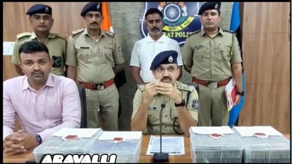 લોકસભા ચૂંટણી પહેલા 1 કરોડની રોકડ ભરેલી કાર સાથે ડ્રાઈવર ઝડપાયો