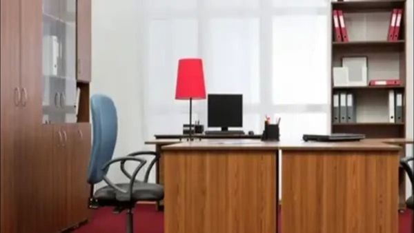 Vastu Tips: પ્રમોશન જોઈએ તો ઑફિસમાં આજે જરુર કરો આ કામ