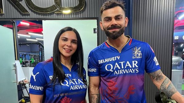 વિરાટ કોહલી સાથે જોવા મળી વિરેન્દ્ર સેહવાગની ભત્રીજી, ખૂબસૂરતી જોઈને તમે પણ જોતા રહી જશો