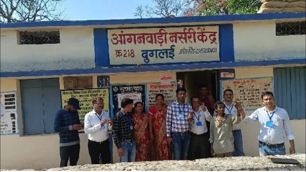 મધ્ય પ્રદેશના ઘોર નક્સલ પ્રભાવિત ગામમાં રચાયો ઈતિહાસ, ડરના માહોલમાં દુગલઈમાં થયુ 100 ટકા મતદાન