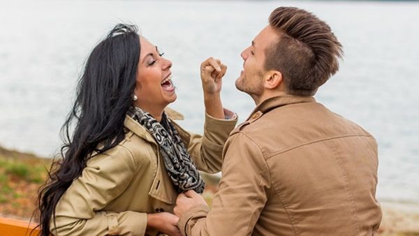 પ્રેમ થતા જ છોકરીઓમાં આવી જાય છે આ બદલાવ, આવી રીતે સમજો સંકેતો