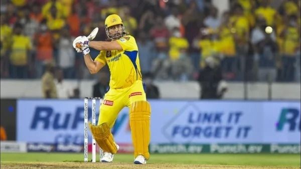 માહી માર રહા હે...Dhoni આજે પણ છે 'બેસ્ટ ફિનિશર', લગાવી છક્કાની હેટ્રિક, 42ની ઉંમરમાં જલવો યથાવત