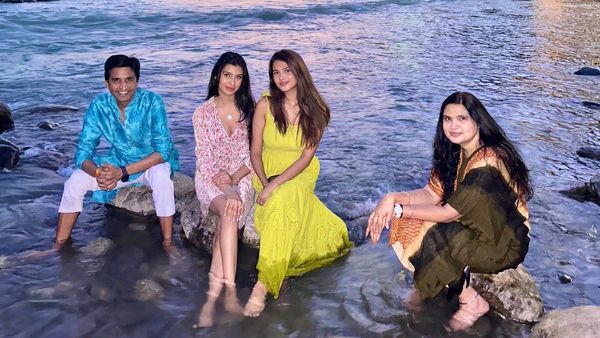 શું કરે છે કુમાર વિશ્વાસની બન્ને દિકરીઓ? ખૂબસૂરતી સાથે સાથે ટેલેન્ટનો પણ ભંડાર છે