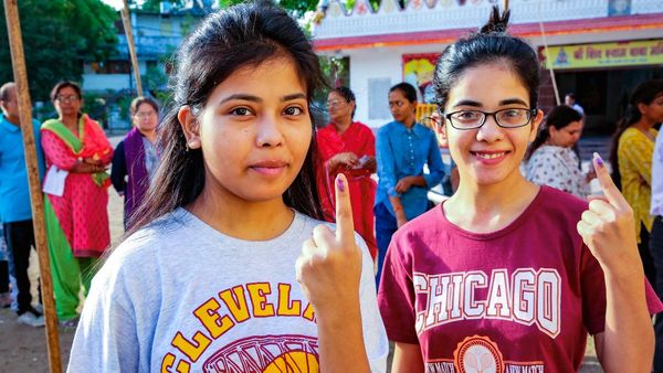 Lok Sabha Election 2024 : મત ન આપવો એ ભારતીયોનો અધિકાર? જાણો શું કહે છે નિયમો?