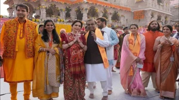 Ambani Family: અંબાણીના બંને દીકરાઓથી ઉંમરમાં નાની નહિ આટલી મોટી છે વહુઓ, દીકરી-જમાઈની ઉંમરમાં પણ ઘણુ અંતર