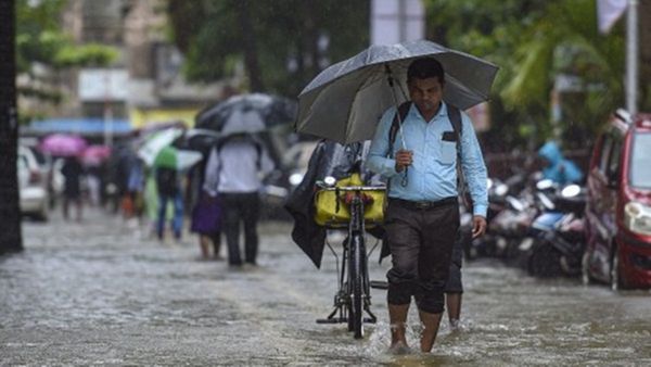 અમદાવાદમાં ઝોન મુજબ સેટ કરાશે મોનસૂન કંટ્રોલ રૂમ, વોટ્સએપ પર કરી શકાશે ફરિયાદ