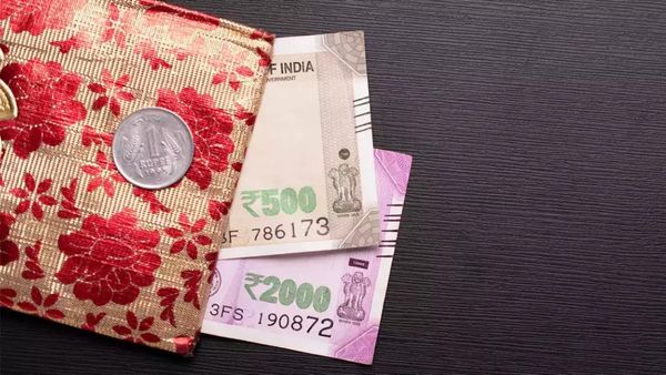 શુભ કાર્યોમાં અલગથી કેમ અપાય છે એક રૂપિયો? જાણો શું છે મહત્વ?