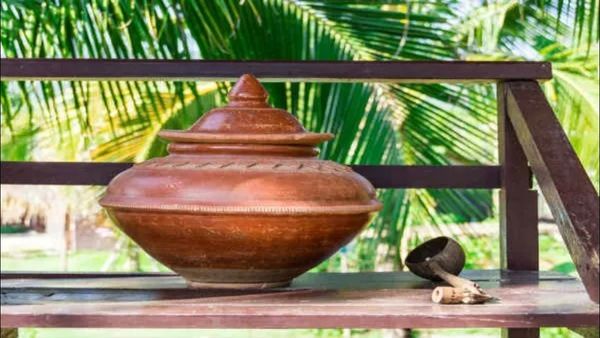 Astrological Tips for Matla: ઘરમાં માટલુ રાખતી વખતે કરી આ ભૂલ, તો હંમેશા માટે માતા લક્ષ્મી થઈ જશે નારાજ