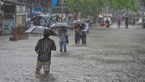 Mumbai Rain Video: મુંબઈ-પૂણેમાં અતિ ભારે વરસાદનો કહેર, સોસાયટીઓ-રસ્તા પાણીમાં ગરકાવ, જનજીવન અસ્તવ્યસ્ત