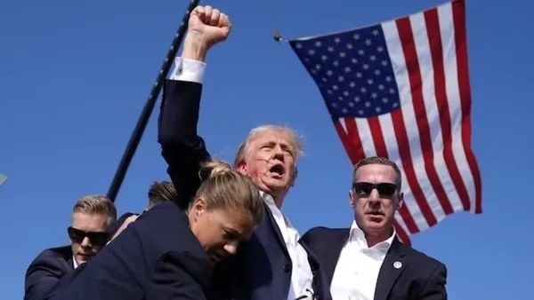 Video : Donald Trump પર જીવલેણ હુમલો, રેલીમાં અંધાધૂંધ ફાયરિંગમાં 2નાં મોત