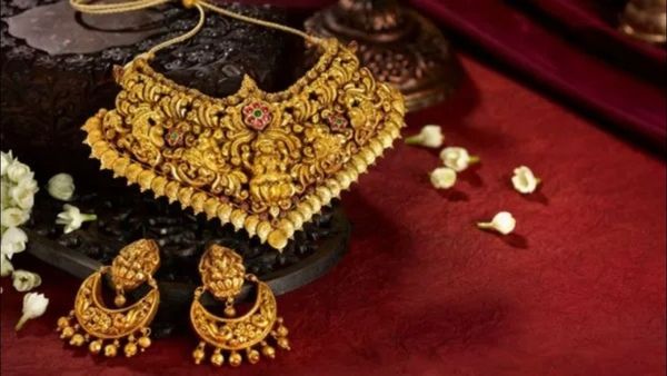 Gold Rate Today: સોના-ચાંદીના ભાવમાં ઘટાડો, ખરીદતા પહેલા અહીં ચેક કરો આજના રેટ