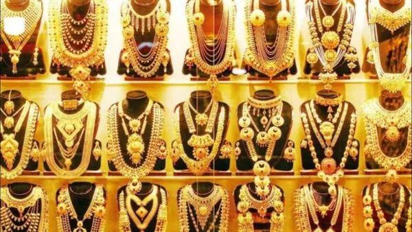 Gold Rate Today: સોનાની કિંમતમાં ઉછાળો, ચાંદી થઈ સસ્તી, ચેક કરો ગોલ્ડ-સિલ્વરના લેટેસ્ટ રેટ