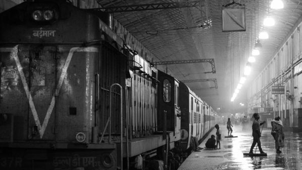Haunted Railway Station of India : સાંજ ઢળતા જ ભુતિયા કિલ્લામાં ફેરવાઈ જાય છે ભારતના આ રેલ્વે સ્ટેશન
