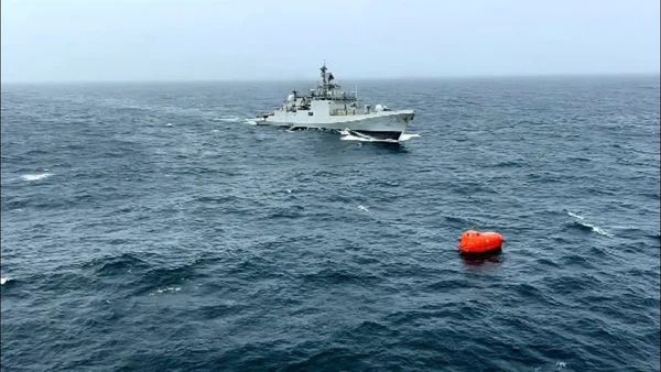 ઓમાનના તટ પર ઓઈલ ટેન્કર પલટ્યુ, નેવીએ 8 ભારતીયો સહિત 9 ક્રૂને બચાવ્યા