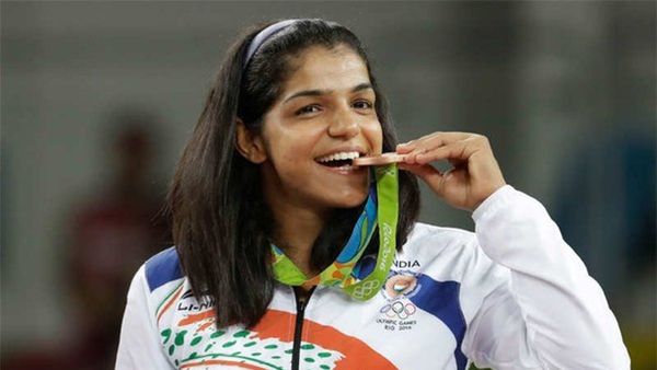 Olympic 2024 : ઓલિમ્પિક મેડલ જીત્યા બાદ ખેલાડીઓ તેને દાંત વચ્ચે કેમ દબાવે છે?  જાણો આવી જ ઘણી અજાણી વાતો