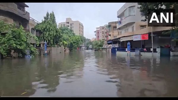 Gujarat Rain: ગુજરાતમાં અતિ ભારે વરસાદ, બચાવકાર્ય માટે આર્મીની મદદ, 3ના મોત, હજારોનુ સ્થળાંતર, 636 રસ્તા બંધ