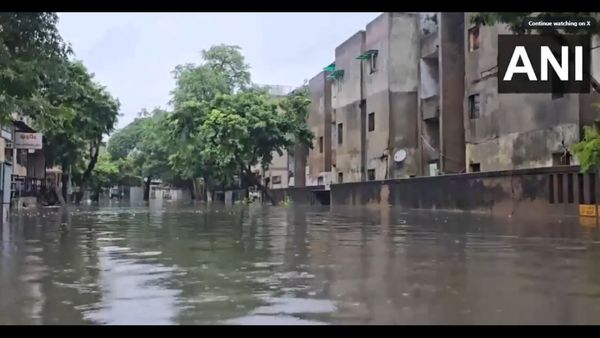 Ahmedabad Rain: અમદાવાદમાં વહેલી સવારથી ભારે પવન સાથે વરસાદ, વૃક્ષો ધરાશાયી, ઘરોમાં પાણી, સિઝનનો 98% વરસાદ