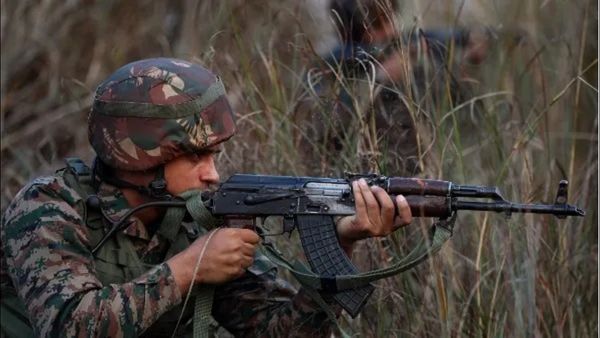 જમ્મુ કાશ્મીરઃ સોપોરમાં સુરક્ષાબળોની આતંકીઓ સાથે અથડામણ, એકને માર્યો ઠાર