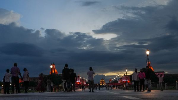 કાળા રંગના કેમ દેખાય છે વાદળ? જાણો આમ થવા પાછળ વૈજ્ઞાનિકો શું માને છે?