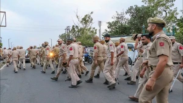 જમ્મુ કાશ્મીરઃ ઘાટીમાં ચૂંટણી કરાવવી EC માટે નહિ રહે સરળ, 54%થી વધુ મતદાન કેન્દ્રો છે સંવેદનશીલ