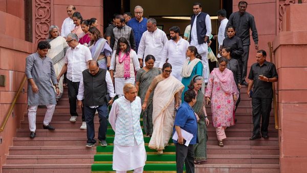 Parliament : જયા બચ્ચન અને જગદીપ ધનખડ વચ્ચે કેવી રીતે શરૂ થયો વિવાદ? જાણો કેમ હંગામો થયો?