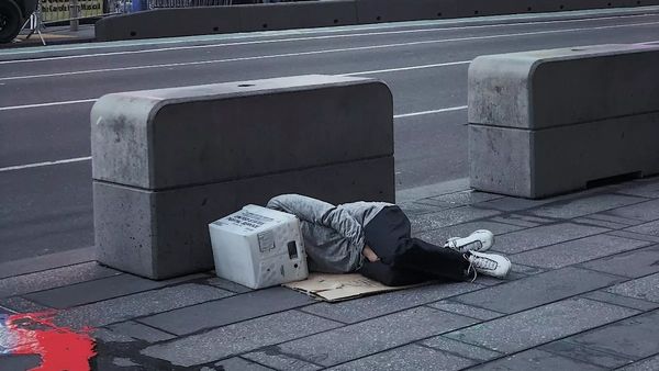 Sleeping Disorder : અહીં ચાલતા ચાલતા સુઈ જાય છે લોકો, જાણો ક્યાં આવેલુ છે આ વિચિત્ર ગામ?