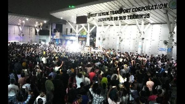 ડૉક્ટરની હત્યાના વિરોધમાં કોલકત્તાની હૉસ્પિટલમાં તોડફોડ