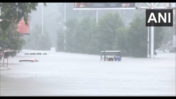 Gujarat Weather: આજે કચ્છ-સૌરાષ્ટ્રમાં અતિ ભારે વરસાદ, અમદાવાદ-વડોદરામાં ઓરેન્જ એલર્ટ