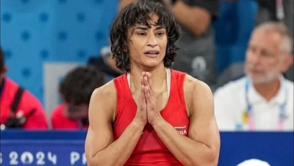 Vinesh Phogat Retires: પેરિસ ઑલિમ્પિકમાં ડિસક્વૉલિફાઈ થયા પછી વિનેશે રેસલિંગને કહ્યુ અલવિદા