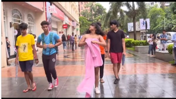 Viral Video: રૂમાલ પહેરીને રોડ પર નીકળી છોકરી, રસ્તા પર થઈ ગયો કાંડ