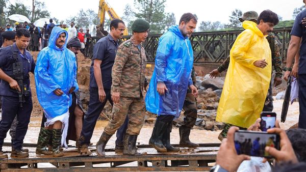 Wayanad Landslides : રાહુલ ગાંધી વાયનાડ પીડિતોની મુલાકાતે પહોંચ્યા, જાણો શું કહ્યું?