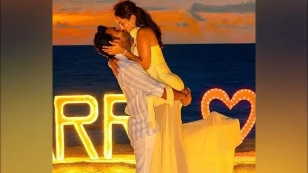 Aadar Jainએ રોમેન્ટીક અંદાજમાં અલેખા અડવાણીને કર્યુ પ્રપોઝ, તારા સુતરિયાના એક્સ બૉયફ્રેન્ડે કરી સગાઈ!