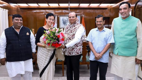 Arvind Kejriwal resign : અરવિંદ કેજરીવાલેે સત્તાવાર રાજીનામું આપ્યુ, આતિશીએ સરકાર બનાવવા દાવો રજુ કર્યો