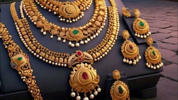 Gold Rate Today: સોના-ચાંદીના ભાવમાં થયો ઘટાડો, અહીં જાણો શું છે આજના લેટેસ્ટ ગોલ્ડ રેટ