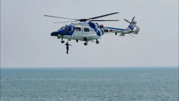 Indian Coast Guard Helicopter Missing: ગુજરાત પાસે ઈન્ડિયન કોસ્ટ ગાર્ડનુ હેલીકૉપ્ટર ક્રેશ, ક્રૂ મેમ્બર્સ ગુમ