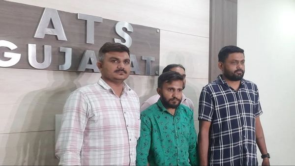 ગુજરાતમાંથી પાકિસ્તાન માટે જાસૂસી કરતો વ્યક્તિ ઝડપાયો, મહિલાને મોકલતો હતો જાણકારી