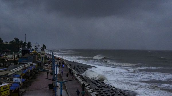 Cyclone Dana : ચક્રવાત દાના ઓડિશા નજીક પહોંચ્યુ,કોલકત્તા એરપોર્ટ સહિત 203 ટ્રેનો રદ કરાઈ