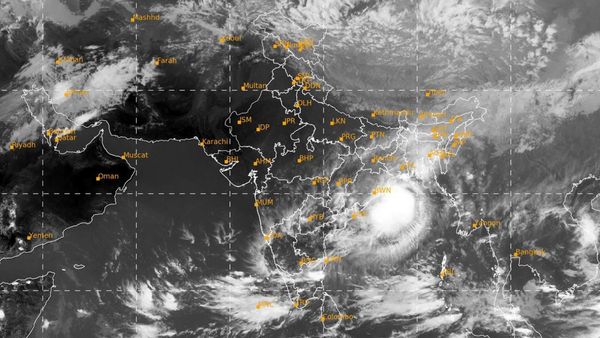 Cyclone Dana : કિનારાથી કેટલુ દુર છે ચક્રવાત દાના? જાણો કાંઠે ટકરાશે ત્યારે પવનની ગતિ કેટલી હશે?