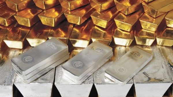 Gold Silver Price: સોના-ચાંદીના ભાવમાં ભારે ઘટાડો, એક જ દિવસમાં 1 હજાર રૂપિયા થયા ઓછા, ક્યારે ખરીદી કરી શકાય?