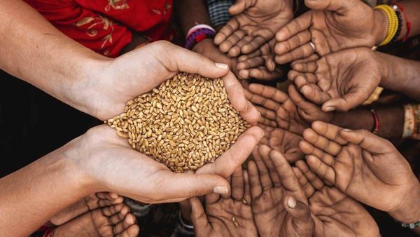 હિન્દુઓએ કમાણીમાંથી કેટલુ દાન કરવુ જોઈએ? જાણો શું કહે છે શાસ્ત્રો?