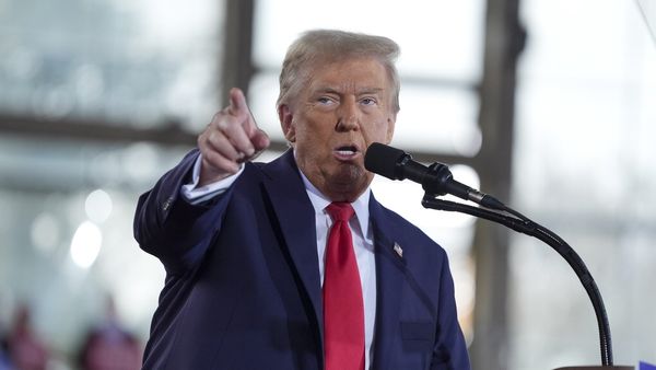 90 વર્ષીય વૃદ્ધા Donald trump પર અકળાયા- 'એ રાષ્ટ્રપતિની ચૂંટણી કઈ રીતે લડી શકે?'