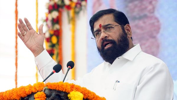 Maharashtra : એકનાથ શિંદેની તબિયત લથડી, ડોક્ટરોની ટીમ તપાસ માટે પહોંચી