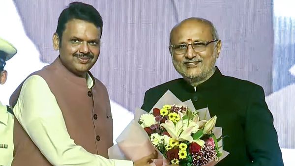 દેવેન્દ્ર ફડણવીસ મહારાષ્ટ્રના 31માં મુખ્યમંત્રી બન્યા, અજીત પવાર-એકનાથ શિંદેએ નાયબ મુખ્યમંત્રી પદના શપથ લીધા