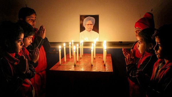 Manmohan Singh : નરેન્દ્ર મોદી સરકારે જાણી જોઈને મનમોહન સિંહનું અપમાન કર્યુ? રાહુલ ગાંધીએ ગંભીર આરોપ લગાવ્યા