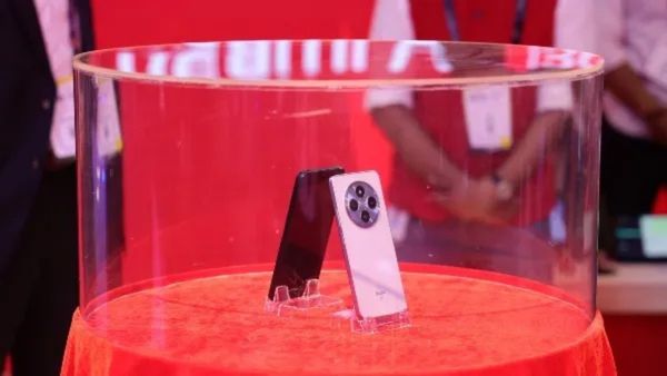 Year Ender 2024: 50 MP કેમેરા અને 5000 mAh બેટરી વાળા ફોન્સ, કિંમત 10થી પણ ઓછી