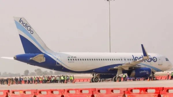 plane safest seat: સામેની સીટ, વચ્ચેની સીટ કે બારીની બાજુની સીટ, વિમાનમાં કઈ સીટ પર બેસવાથી જીવ બચી જાય?