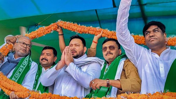 Tejashwi Yadav : બિહાર ચૂંટણી પહેલા તેજસ્વી યાદવે મહિલાઓને દર મહિને 2500 રૂપિયા આપવાનું વચન આપ્યુ